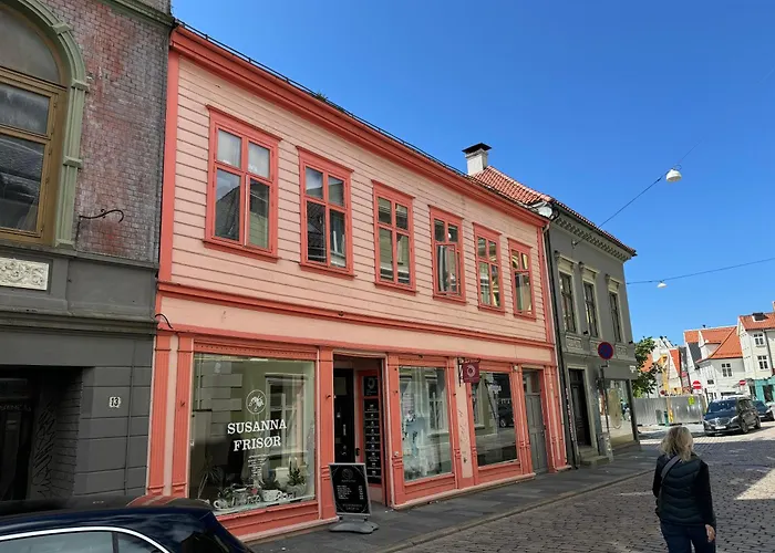 Spacious And Central Apartment I 250M From Bryggen